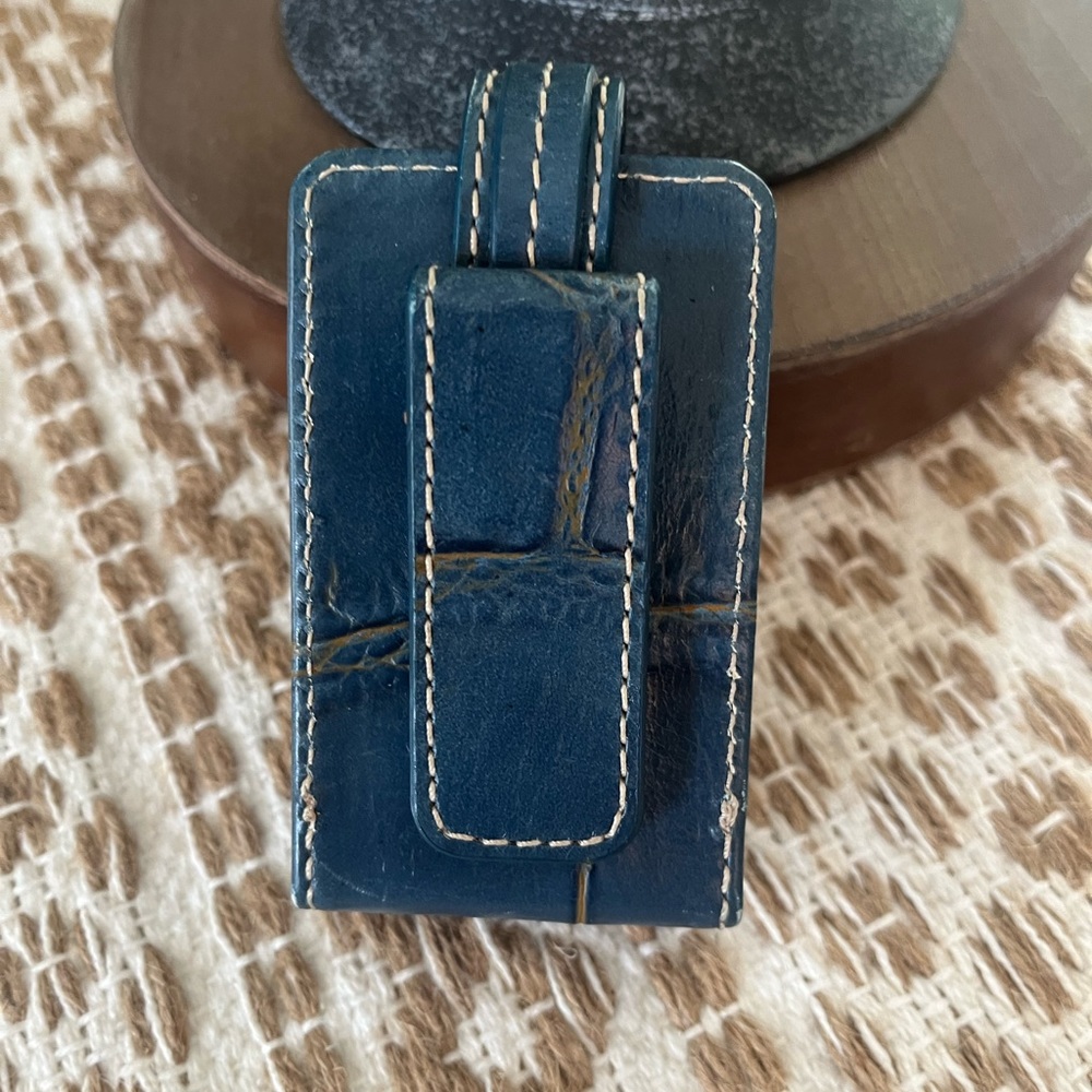 Dooney & Bourke Blue Croc Embossed Leather Cell Phone Case Holder - Picture 2 of 5